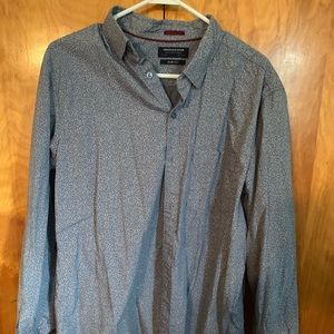 Very nice men’s short sleeve button down shirt.